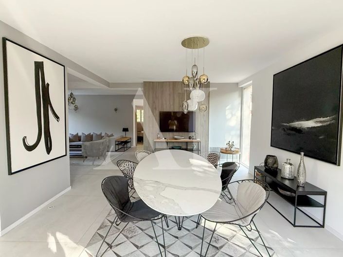 Image No.5-8 Bed House for sale