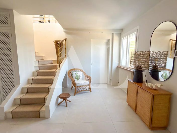 Image No.8-4 Bed House for sale