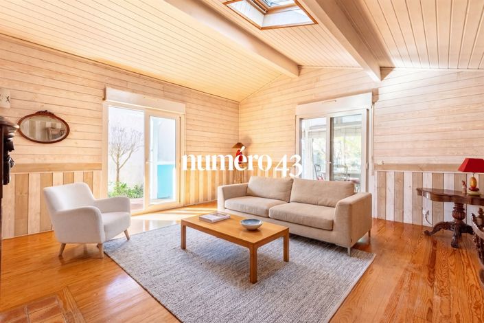 Image No.6-2 Bed House for sale