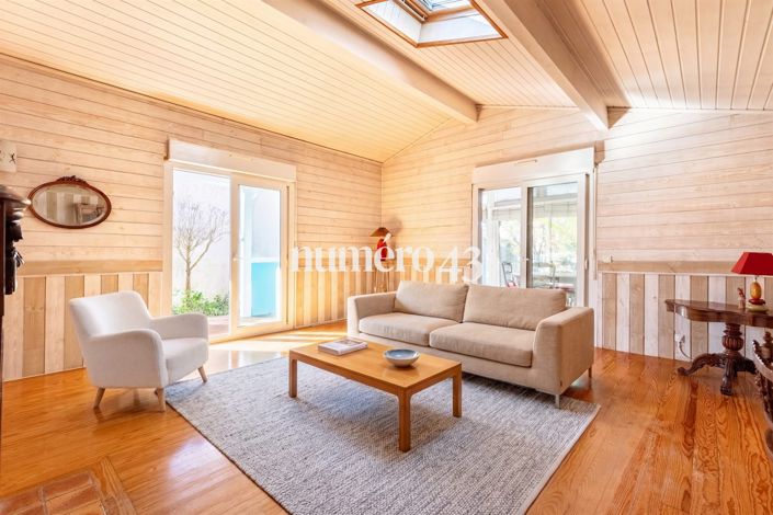 Image No.6-2 Bed House for sale