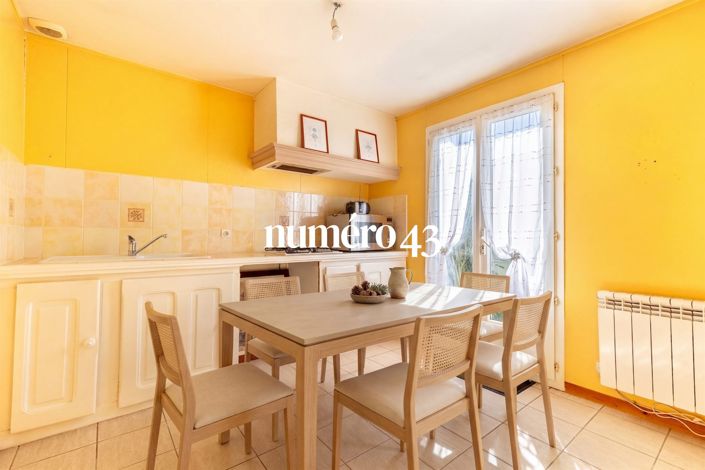 Image No.8-2 Bed House for sale