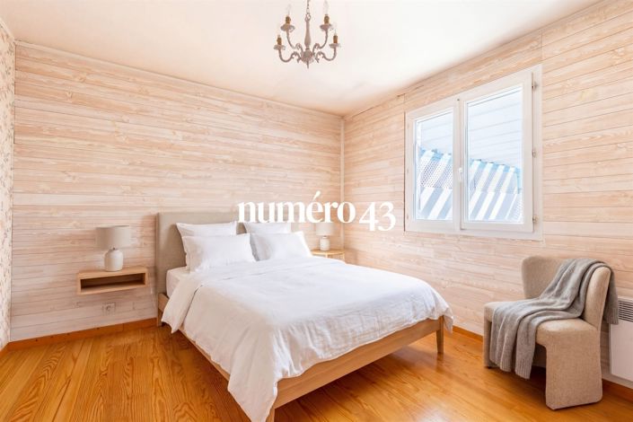 Image No.9-2 Bed House for sale