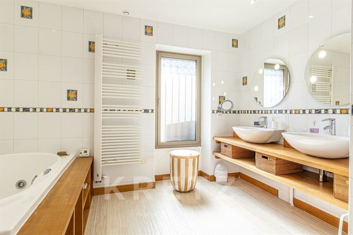 Image No.25-3 Bed House for sale