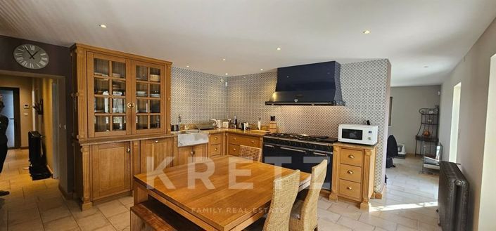 Image No.9-3 Bed Property for sale