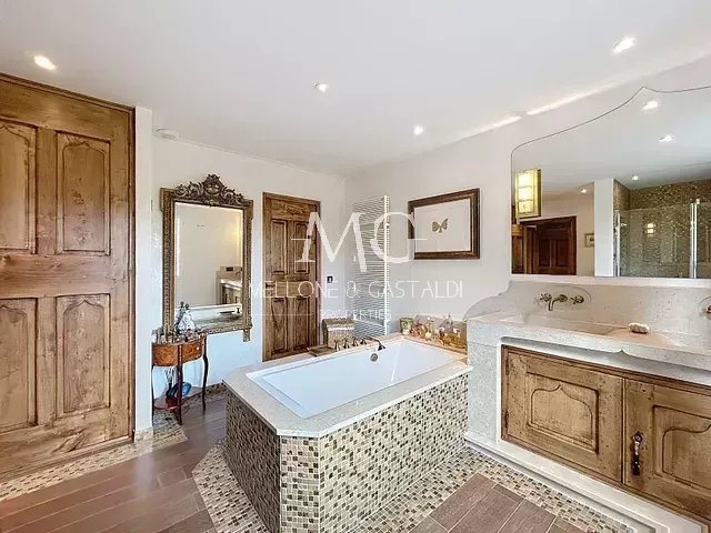 Image No.11-5 Bed House for sale