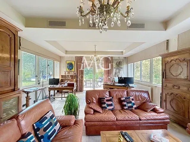 Image No.8-5 Bed House for sale