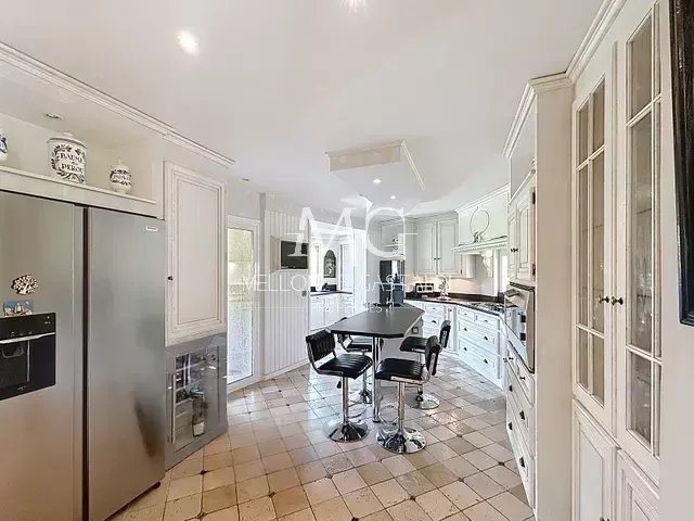 Image No.9-5 Bed House for sale