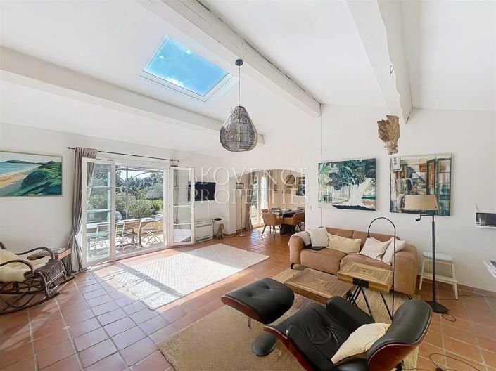 Image No.8-4 Bed House for sale