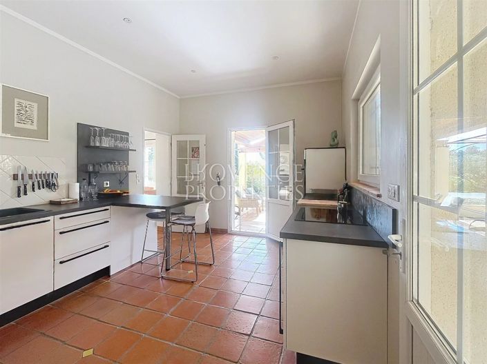 Image No.9-4 Bed House for sale