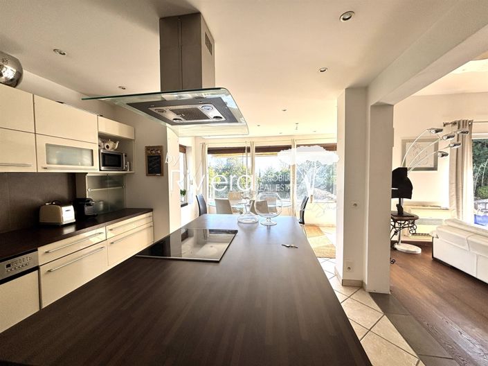 Image No.10-4 Bed House for sale