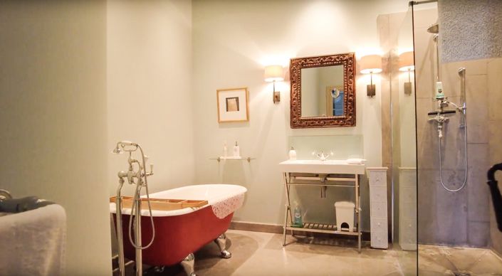 Image No.17-11 Bed Property for sale