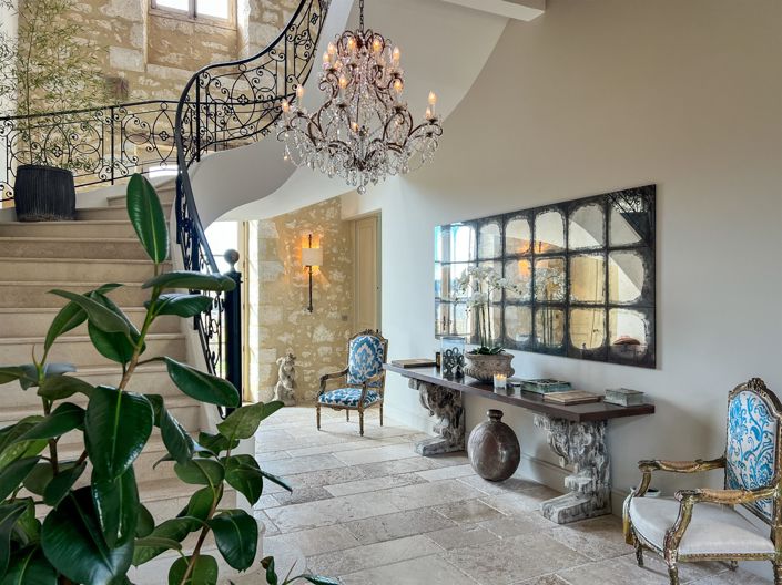 Image No.2-11 Bed Property for sale