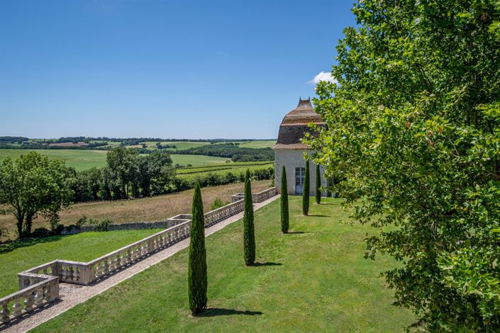 Image No.24-11 Bed Property for sale