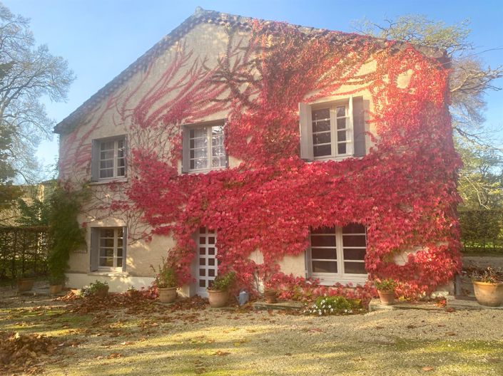 Image No.26-11 Bed Property for sale