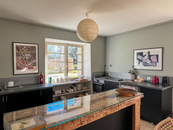 Image No.27-11 Bed Property for sale