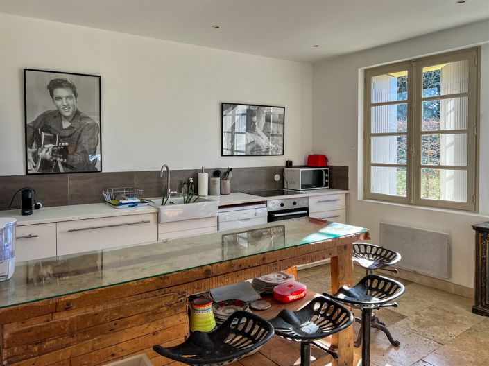 Image No.28-11 Bed Property for sale