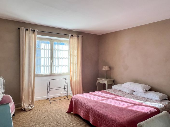 Image No.31-11 Bed Property for sale