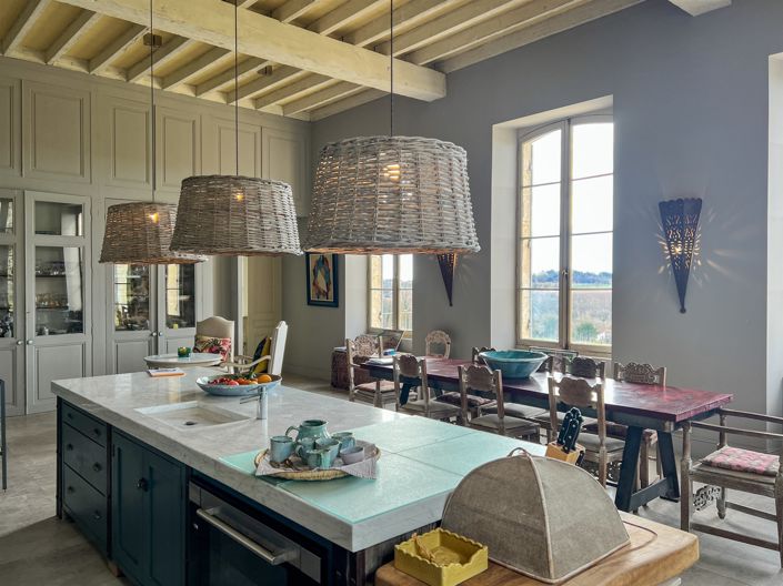 Image No.8-11 Bed Property for sale