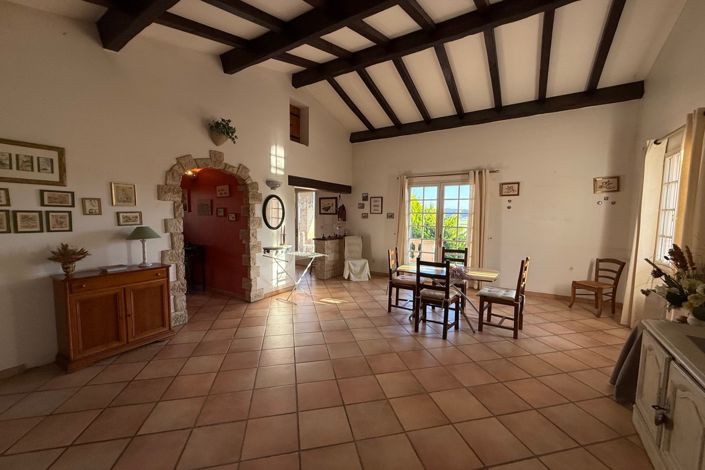 Image No.2-Maison de 2 chambres à vendre à Uzès