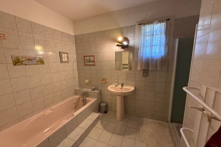 Image No.6-2 Bed House for sale