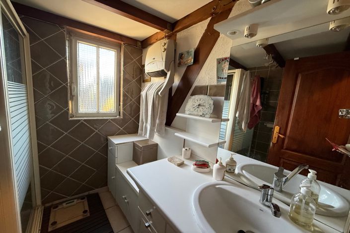 Image No.8-2 Bed House for sale