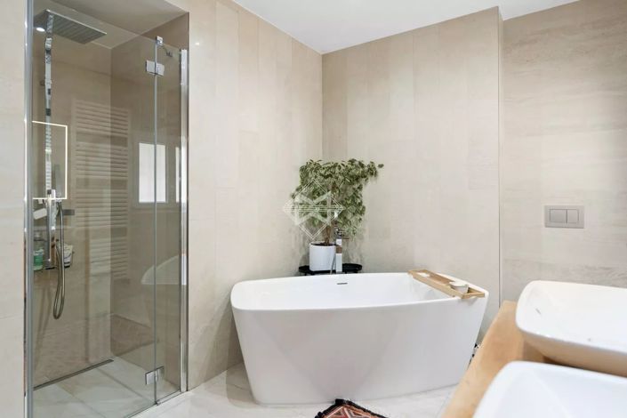 Image No.18-4 Bed House for sale