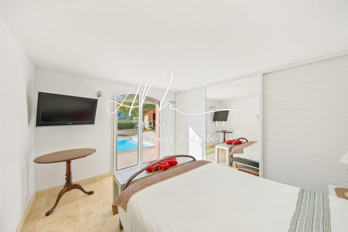 Image No.20-4 Bed House for sale