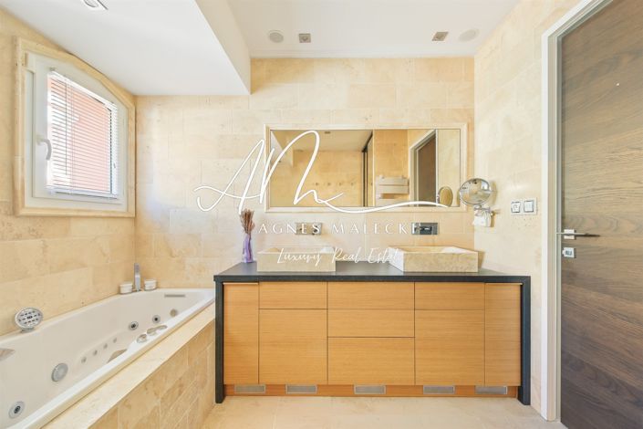 Image No.21-4 Bed House for sale