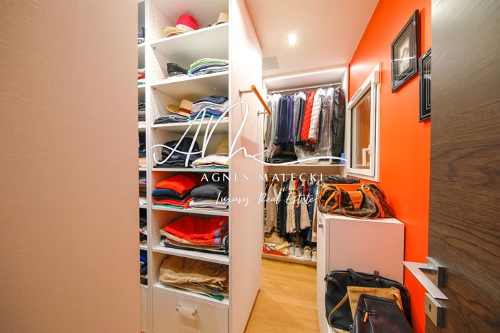 Image No.24-4 Bed House for sale