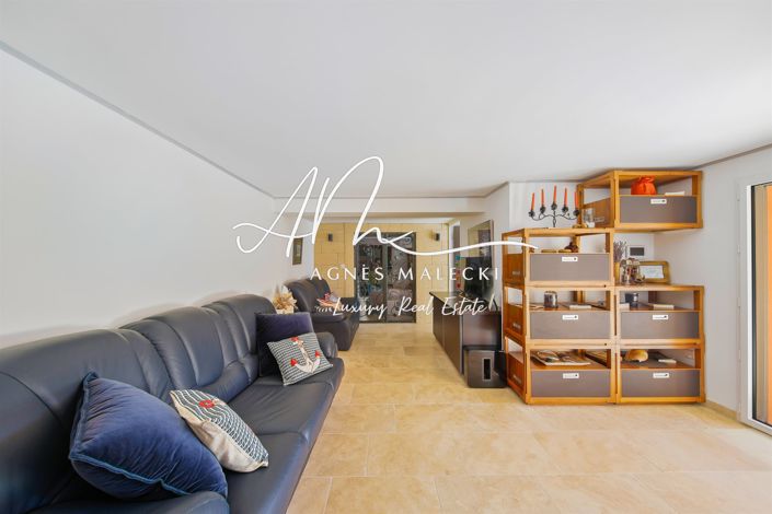 Image No.25-4 Bed House for sale