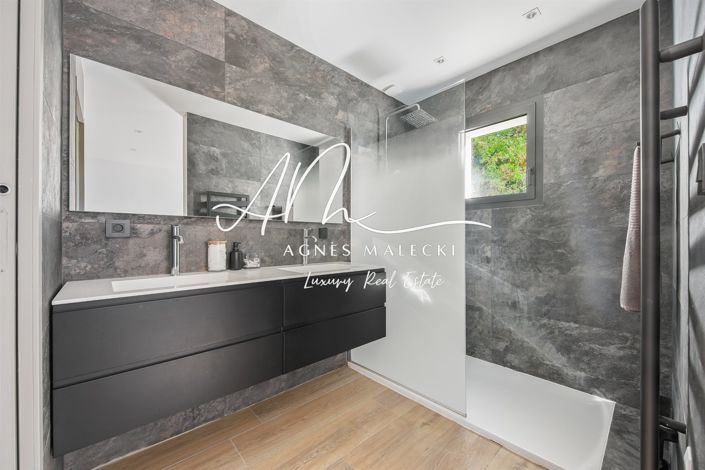 Image No.16-4 Bed House for sale