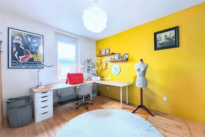 Image No.10-3 Bed House for sale