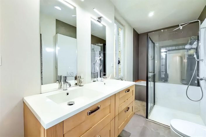 Image No.12-2 Bed House for sale