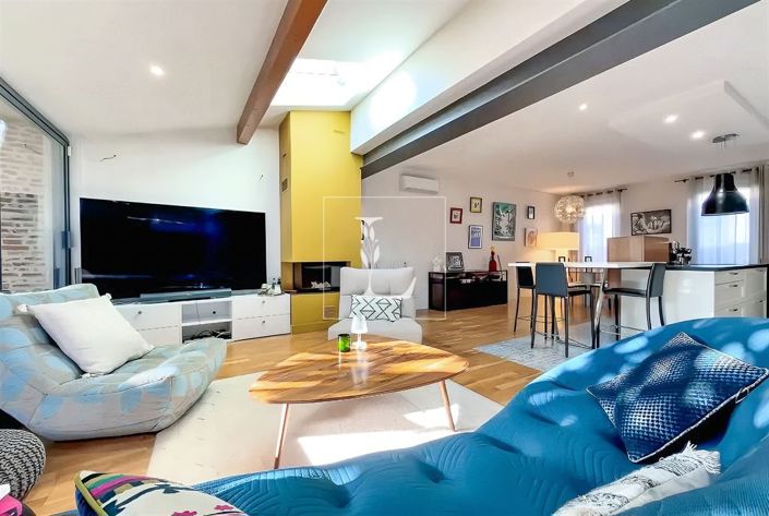 Image No.6-2 Bed House for sale