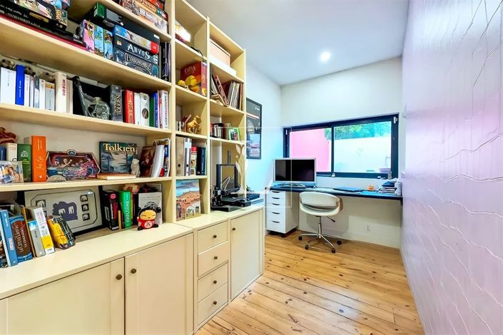 Image No.8-2 Bed House for sale