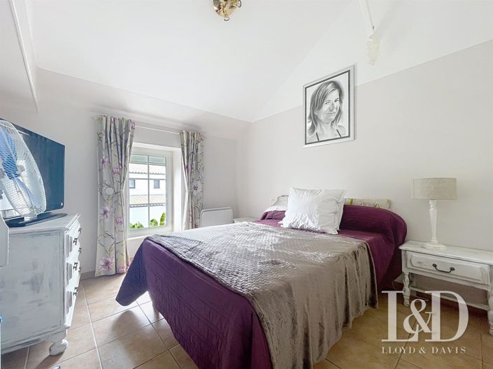 Image No.12-3 Bed House for sale