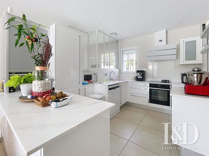 Image No.6-3 Bed House for sale