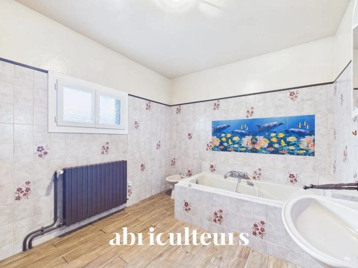 Image No.15-6 Bed House for sale