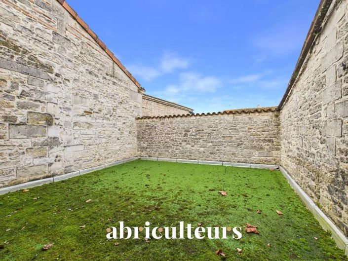 Image No.6-6 Bed House for sale