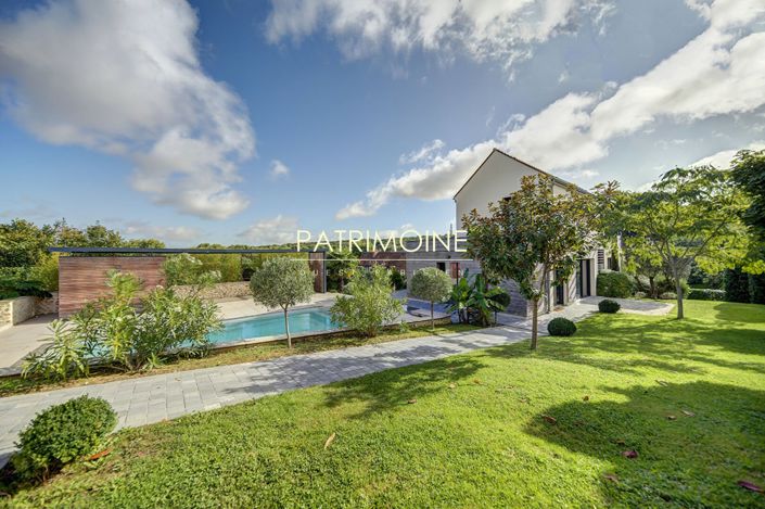 Image No.3-5 Bed House for sale