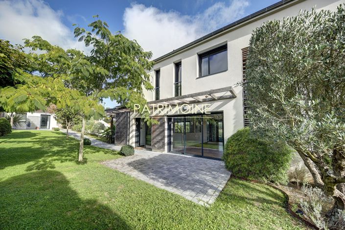 Image No.4-5 Bed Property for sale