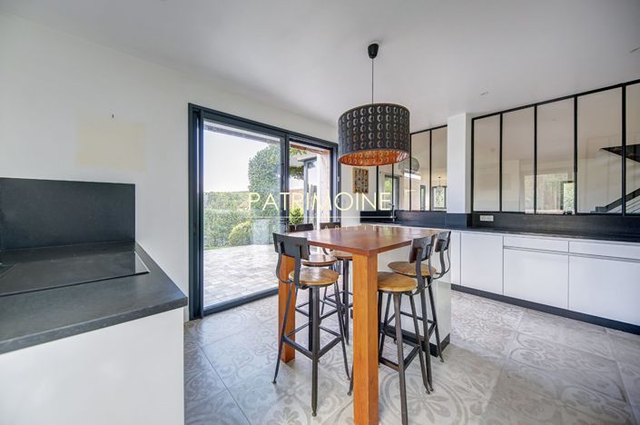 Image No.5-5 Bed House for sale