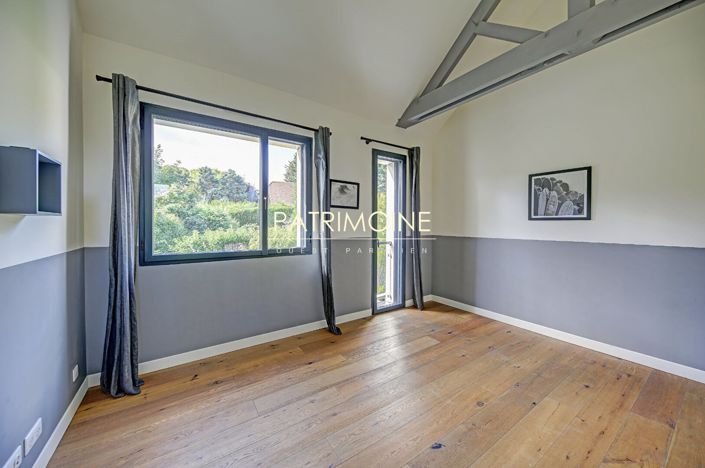 Image No.8-5 Bed House for sale