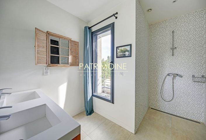 Image No.9-5 Bed House for sale