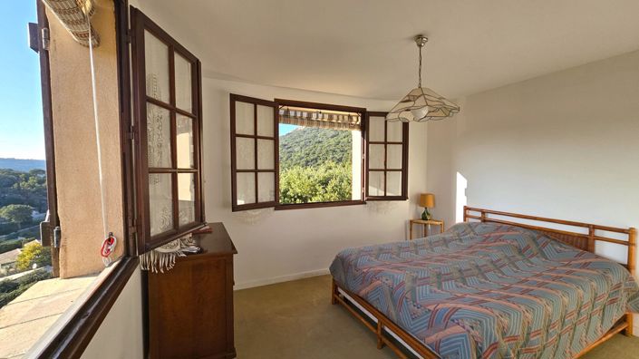 Image No.6-4 Bed House for sale