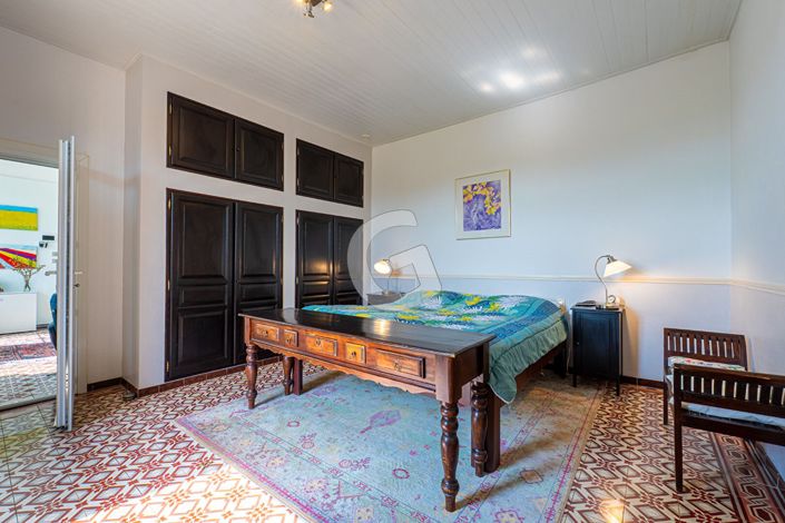 Image No.8-4 Bed House for sale