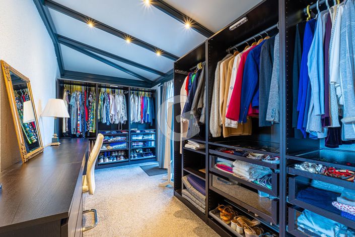 Image No.9-4 Bed House for sale