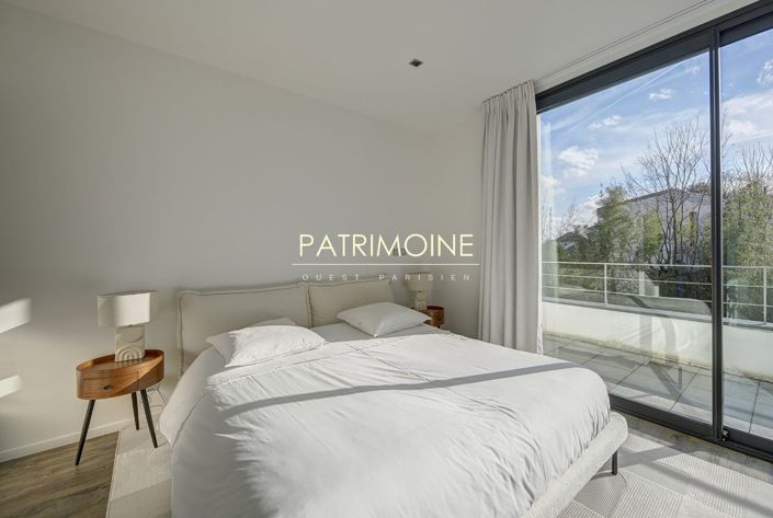 Image No.14-6 Bed Property for sale