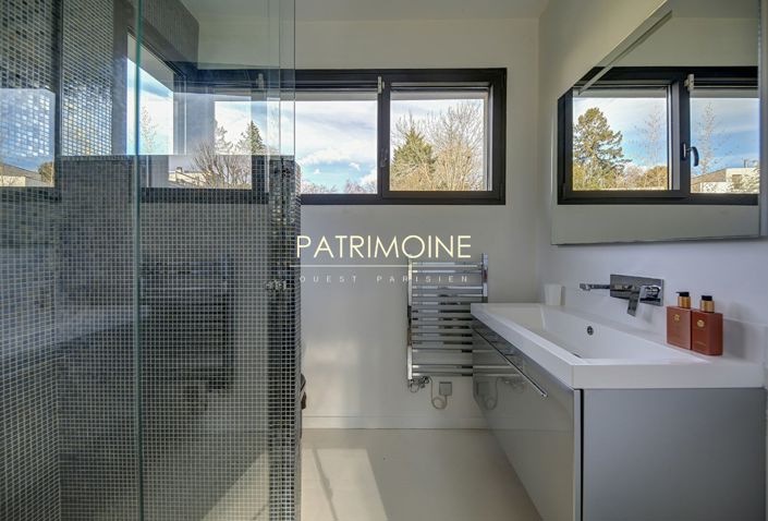 Image No.18-6 Bed Property for sale