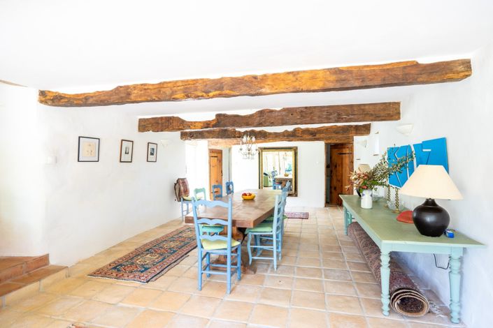 Image No.8-6 Bed House for sale